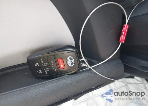 2025 Toyota Sienna Xle z USA, uszkodzony, nr VIN 5TDJRKEC5SS230691